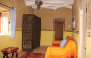 TRES BEAU RIAD RENOVE EN ZONE AGRICOLE REF JA156
